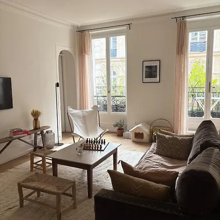 Family Near Marais In Oberkampf Paris