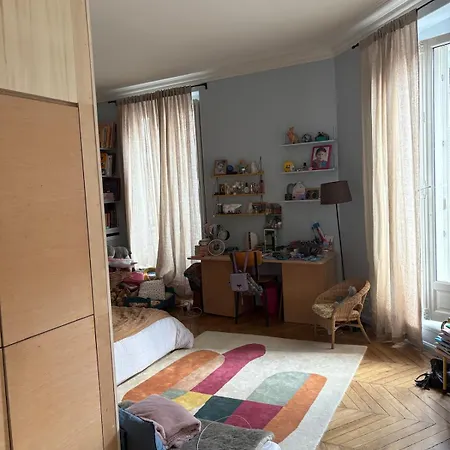 Family Near Marais In Oberkampf Apartment
